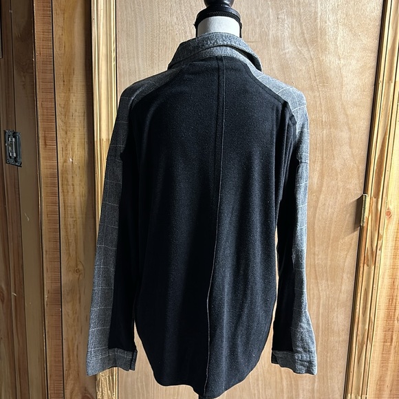 Ladies long sleeve button down Buckle top size medium - Picture 2 of 4